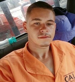 A la recherche de vide-couilles ganté cagoulé sur IDF