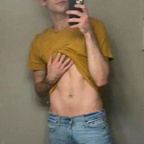 jeune soumis puppy à dresser