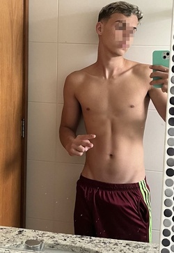 Avis aux nikeurs je suis ici pour une défonce bareback intense