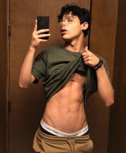 Escort boy latino 19 cm actif passif 04e arrondissement de Paris