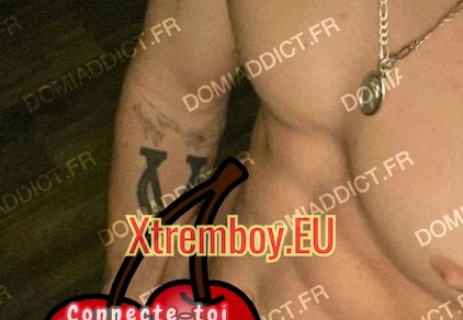 Amsterdam : Jeune ARABE MUSCLE ATHLÈTE BARAQUÉ au BEAU CUL