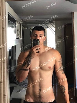 EX footballeur baraqué devenu masseur gay