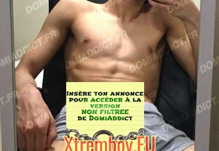 Bi dominateur âgé de 27 ans très bonne hygiène corporelle