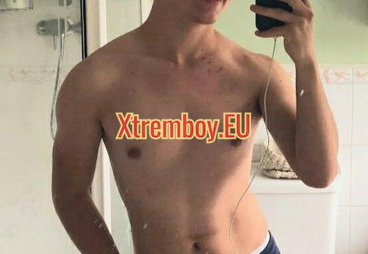 J'ai baisé l'électricien du taff Histoire gay