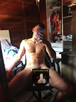 Master cuir dominateur – plan hard dans coin secret à Carrières‑sur‑Seine