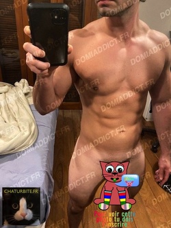 Slm, ici pour que des gars me sucent pépère. ya moyen
