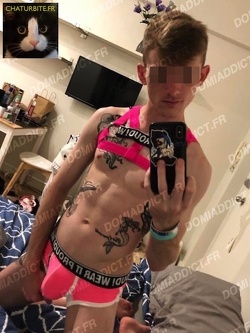 JH 19 ans porte dessous et vous les vend bien odorants