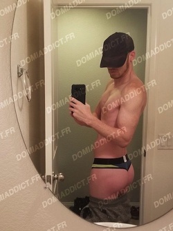Soumis BDSM à Douai (59) : Recherche plans longs et sessions photo/vidéo dans un rayon de 250 km