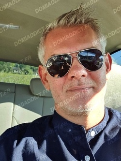 Val, 51 ans, suceuse de bite à genoux : Recherche régulier pour fellation profonde