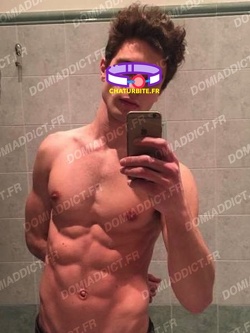Dominant discret se déplace sur Paris/IDF – Rencontres BDSM confidentielles et sans jugement