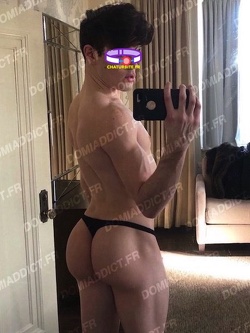 Jeune soumise Parisienne : à utiliser sans limite pour vos jeux BDSM en groupe
