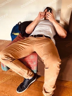Service de glory hole discret à Paris : Vidange express pour mecs solo ou en groupe
