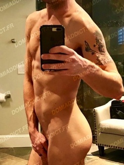 CHERCHE BEAU JEUNE FESSEUR